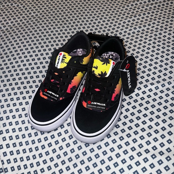 Make an offer: Hawaii vibes sneakers 🏝️ - Picture 6 of 10